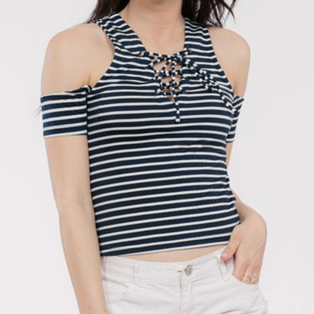 COLD SHOULDER TOP WITH LACE UP